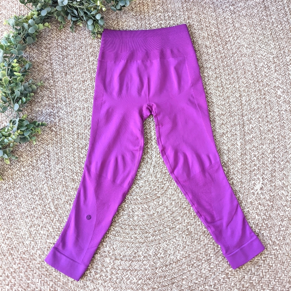 Lululemon Zone In Crop- Size 4 or 6 - *flaws* - Picture 8 of 16